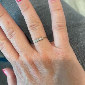 Djula white gold chain ring